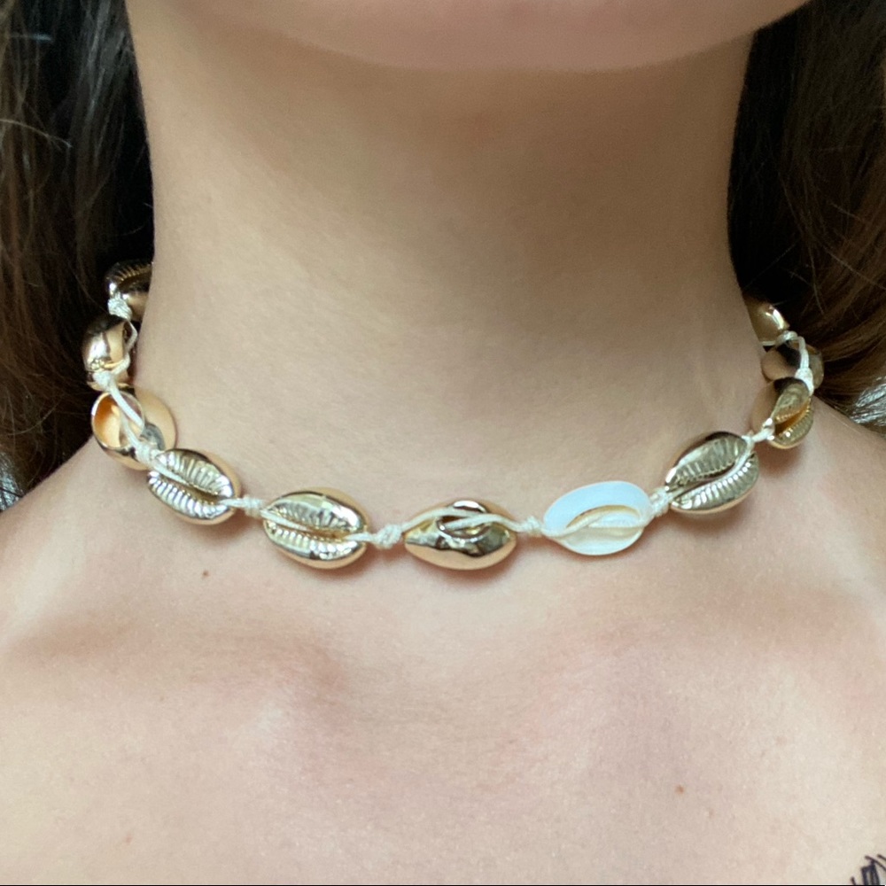 SHELL NECKLACE